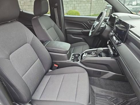 Used 2024 Chevrolet Colorado W/T image 10