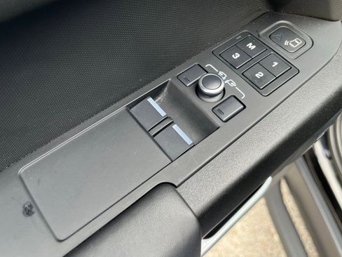 Used 2022 Land Rover Defender 90 V8 image 12