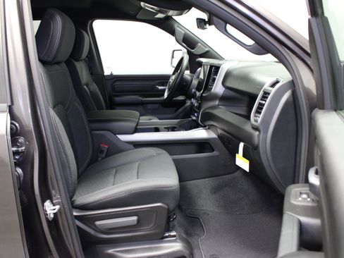New 2026 RAM 1500 Express AWD/4WD image 15