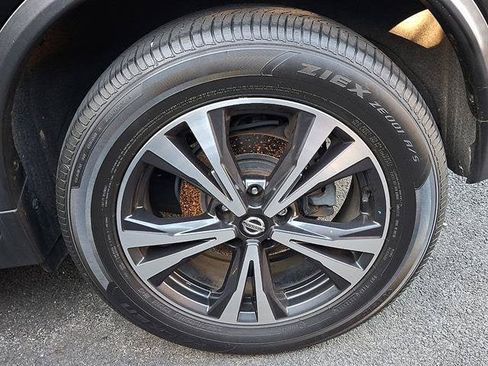 Used 2019 Nissan Rogue SV w/ Premium Package AWD/4WD image 6