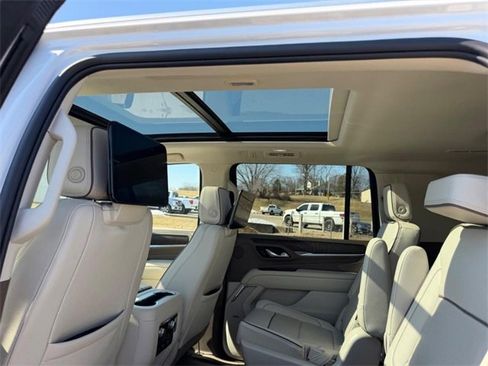 Used 2023 GMC Yukon XL Denali w/ Denali Reserve Package image 10