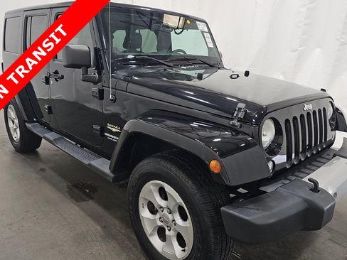 Used 2014 Jeep Wrangler Unlimited Sahara w/ Connectivity Group AWD/4WD image 5