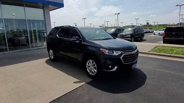 Used 2019 Chevrolet Traverse LT FWD image 2