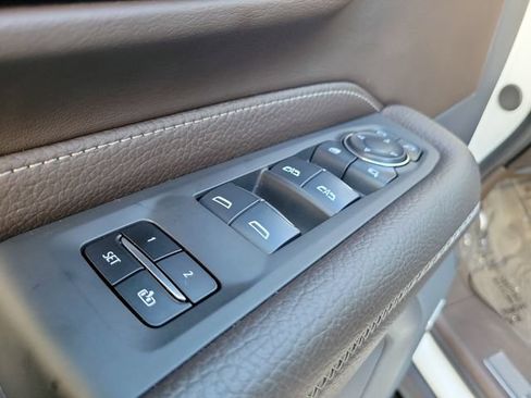Used 2024 GMC Yukon XL Denali RWD image 29
