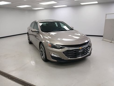 Used 2024 Chevrolet Malibu LT image 2
