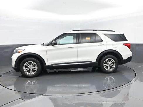 Used 2022 Ford Explorer XLT image 5