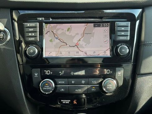 Used 2020 Nissan Rogue SL w/ Premium Package image 35