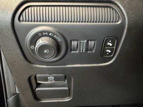Used 2024 Jeep Wagoneer L Series II RWD image 30