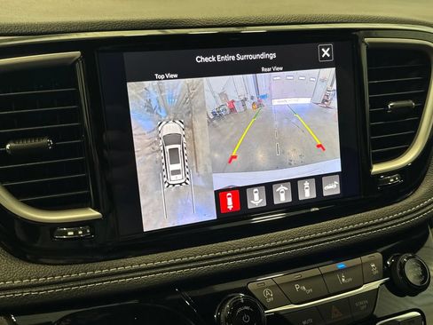 New 2027 Chrysler Pacifica Select AWD/4WD image 20