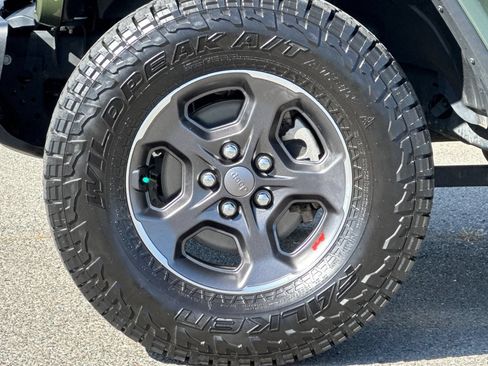 Used 2022 Jeep Gladiator Rubicon w/ LED Lighting Group AWD/4WD image 31