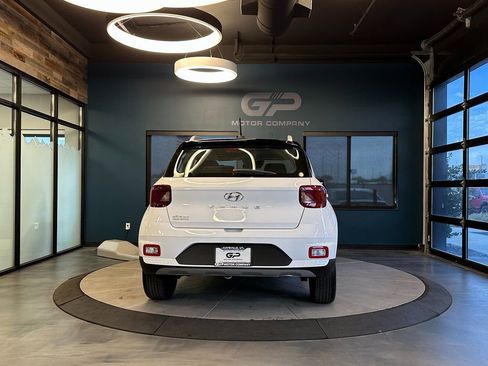 Used 2025 Hyundai Venue Limited image 4