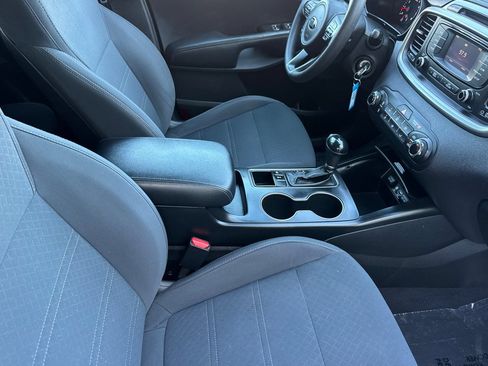 Used 2017 Kia Sorento AWD image 17