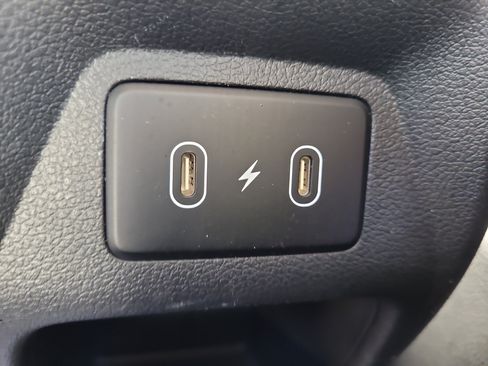 Used 2025 Hyundai Venue SEL FWD image 16