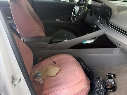 Used 2023 Hyundai Elantra SEL w/ Convenience Package FWD image 10