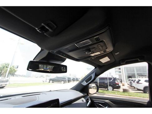 Used 2024 Chevrolet Suburban Premier RWD image 21