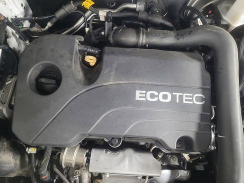 Used 2021 Chevrolet Equinox LS FWD image 30