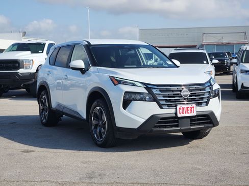 Used 2025 Nissan Rogue SV AWD/4WD image 3