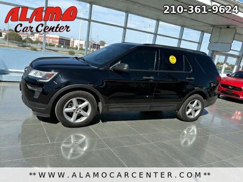 Used 2018 Ford Explorer XLT image 3