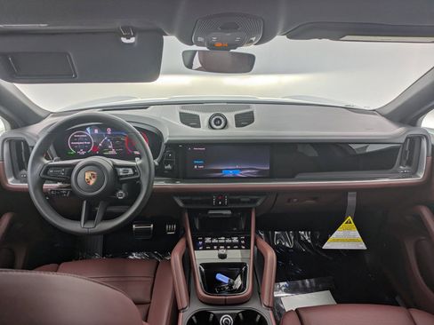 New 2026 Porsche Cayenne S image 15