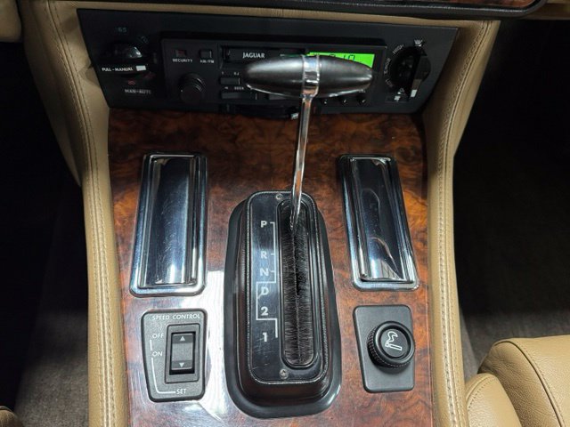 Used 1990 Jaguar XJS V12 Convertible RWD image 21