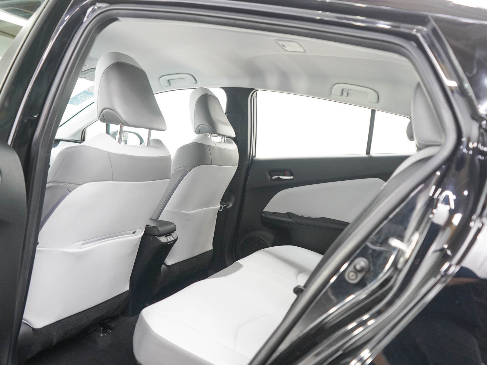Used 2022 Toyota Prius Prime XLE FWD image 17