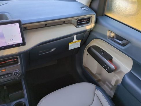 New 2025 Ford Maverick Lariat image 17