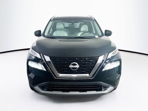 Used 2023 Nissan Rogue SV w/ SV Premium B Package image 2