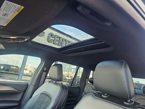 Used 2025 Jeep Grand Cherokee Altitude image 17