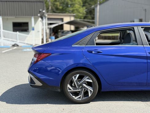 Used 2025 Hyundai Elantra Limited FWD image 11