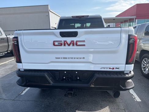 Used 2025 GMC Sierra 2500 AT4X image 4