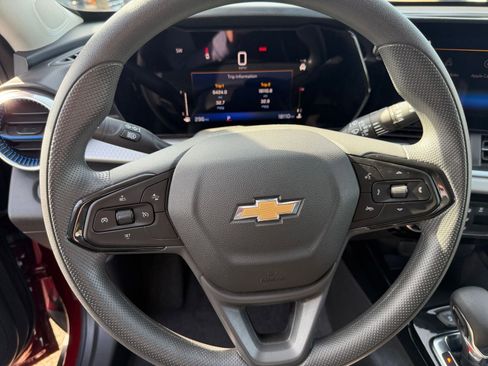 Used 2025 Chevrolet Trax LT image 25
