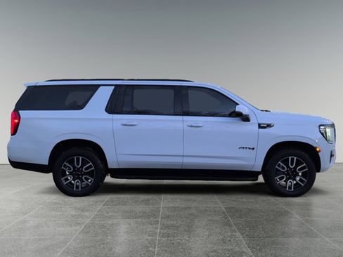 Used 2022 GMC Yukon XL AT4 image 6