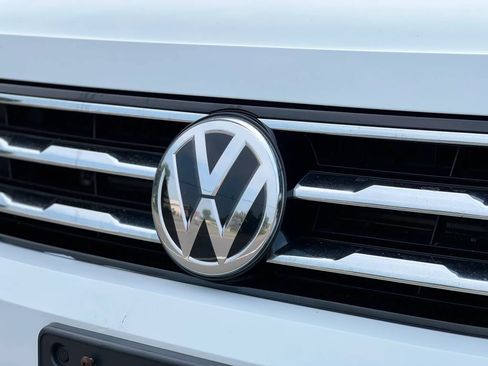 Used 2018 Volkswagen Tiguan SEL AWD/4WD image 9