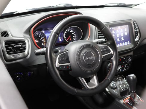Used 2020 Jeep Compass Trailhawk w/ Cold Weather Group AWD/4WD image 41