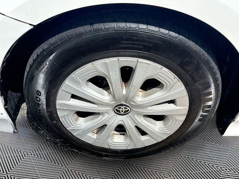 Used 2019 Toyota Prius LE image 31