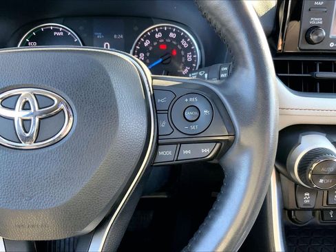 Used 2021 Toyota RAV4 XLE w/ Convenience Package AWD/4WD image 25