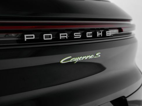 Certified 2026 Porsche Cayenne S AWD/4WD image 17
