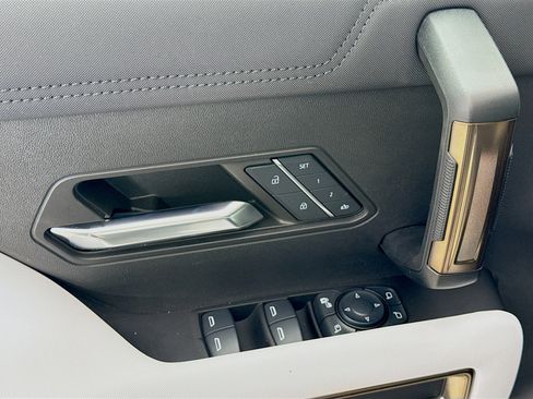 Used 2024 GMC Hummer EV 2X image 18