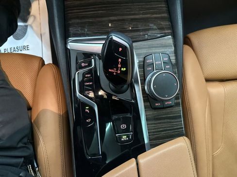 Used 2021 BMW 540i w/ Premium Package image 19