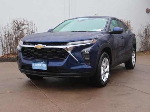 Used 2024 Chevrolet Trax LS w/ LS Convenience Package image 4
