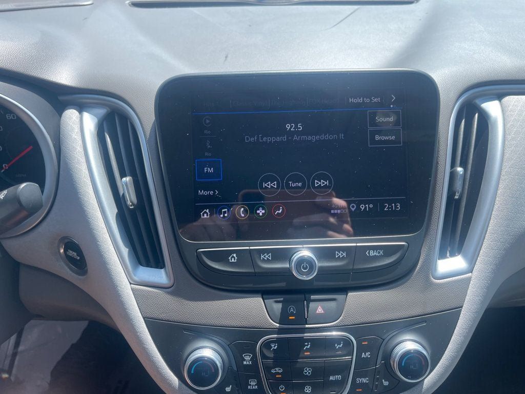 Used 2025 Chevrolet Malibu LT FWD image 19