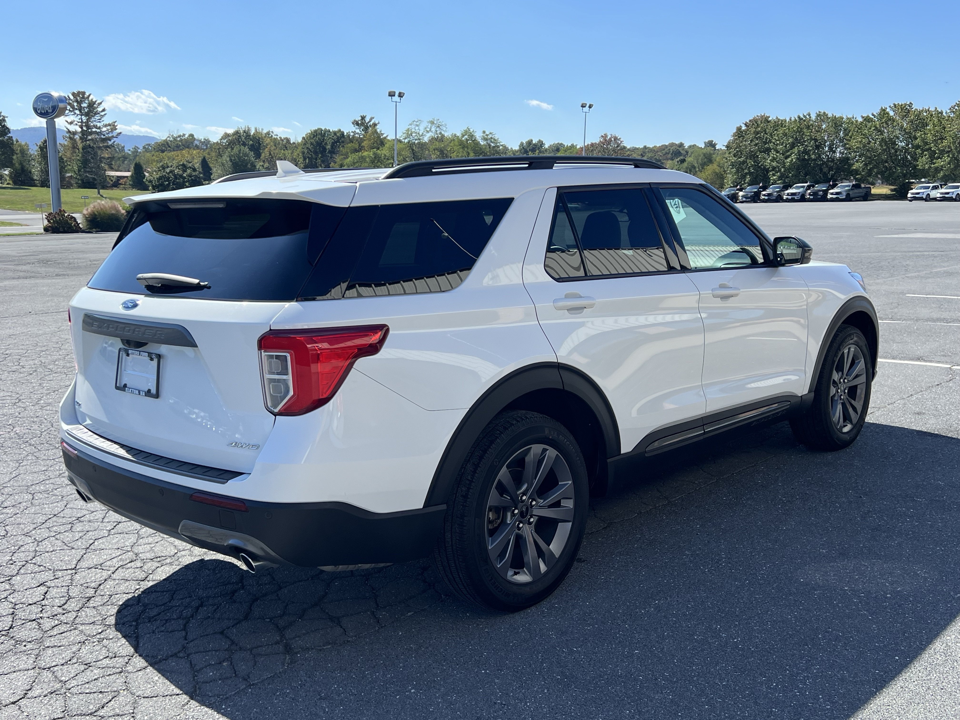 Used 2023 Ford Explorer XLT w/ Equipment Group 202A AWD/4WD image 6