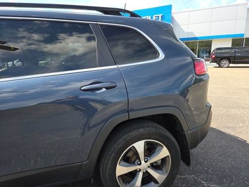 Used 2022 Jeep Cherokee Limited w/ Trailer Tow Group AWD/4WD image 38
