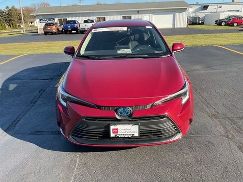 Used 2024 Toyota Corolla LE image 2
