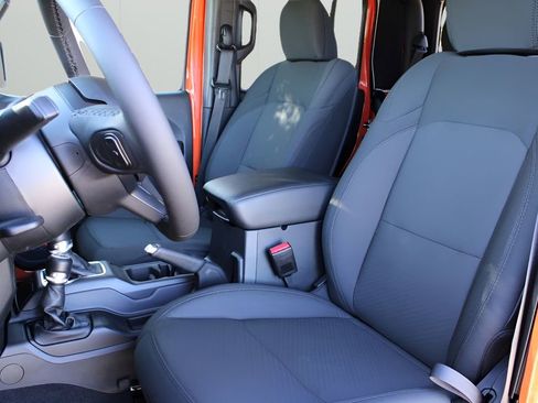 Certified 2023 Jeep Gladiator Willys image 15