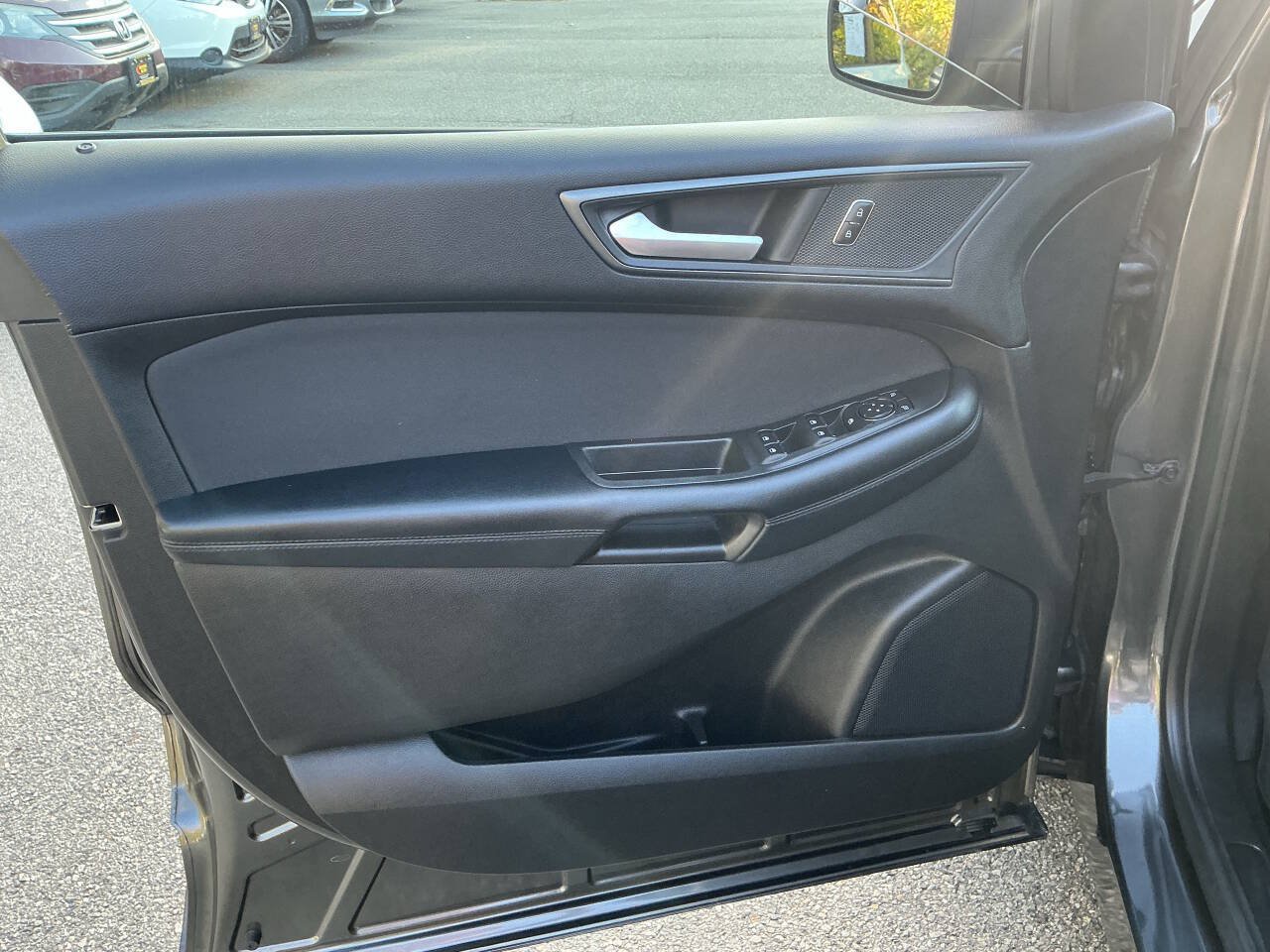 Used 2017 Ford Edge SE w/ Cargo Accessory Package AWD/4WD image 15