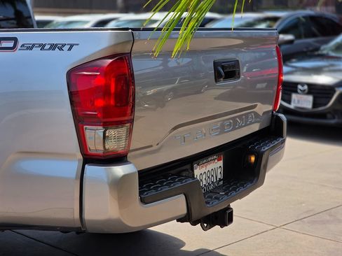 Used 2017 Toyota Tacoma TRD Sport w/ Tow Package RWD image 10