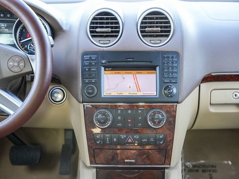 Used 2012 Mercedes-Benz GL 550 4MATIC image 13