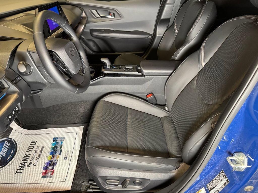Used 2024 Toyota Prius XLE FWD image 20