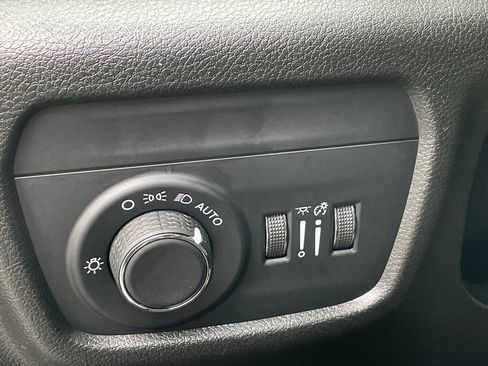 Used 2023 Jeep Grand Cherokee L Laredo image 31